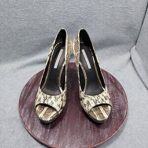 Vera Wang Snake Print Peep Toe Platform Heels Size 7.5